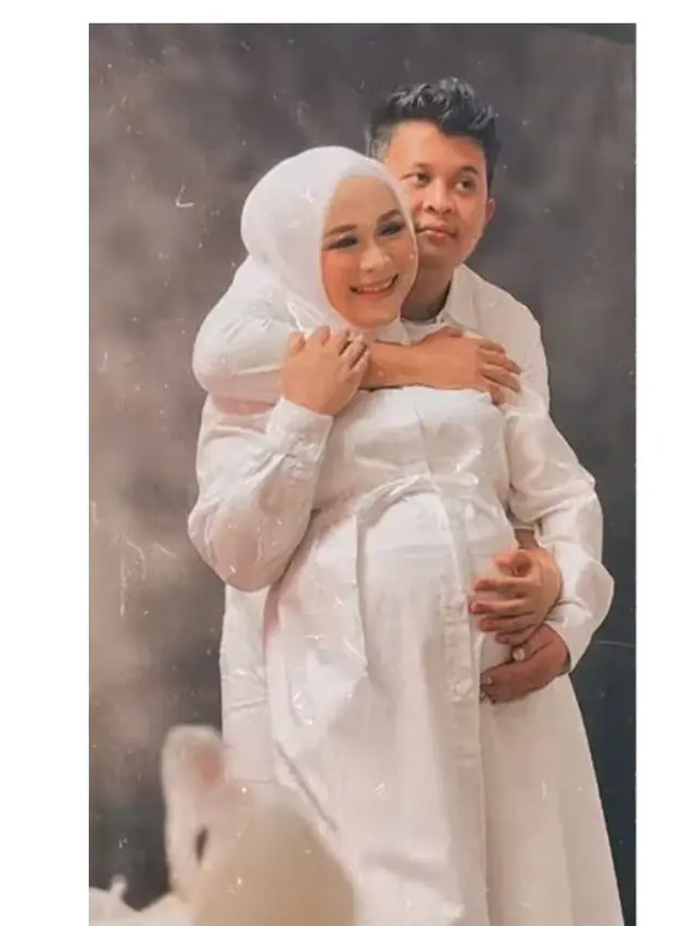 8 Gaya Maternity Shoot Syifa Adik Ayu Ting Ting, Tampil Memesona