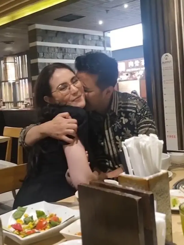 Arumi Bachsin dan Emil Dardak (Instagram/arumibachsin_94)