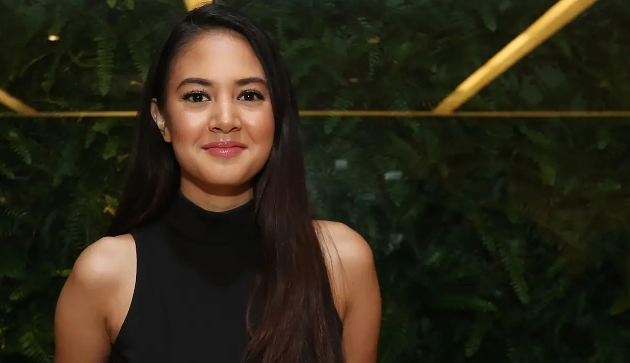 "Aku langsung diam, syok, dan kaget banget abis lihat makhlus halus. Tiba-tiba DOP-nya nanya ke aku, kenapa? Aku ketakutan, belum pernah lihat yang kayak begitu. Ini baru pertama kali," ujar Aurelie Moeremans. (Bambang E.Ros/Bintang.com)