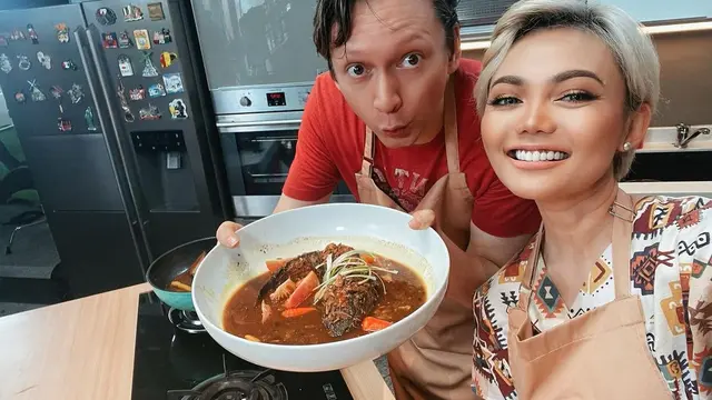 Potret kebersamaan Rina Nose dan suami