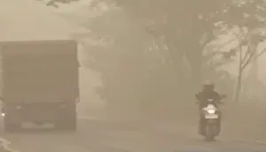 Kabut Asap Kebakaran Hutan Selimuti Kapuas, Jarak Pandang 100 Meter
