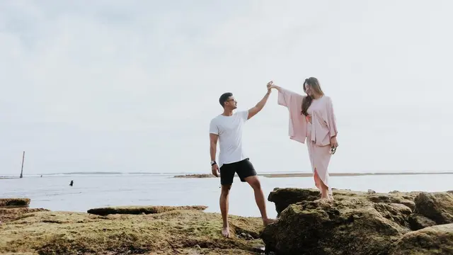 [Fimela] Ali Syakieb dan Margin W