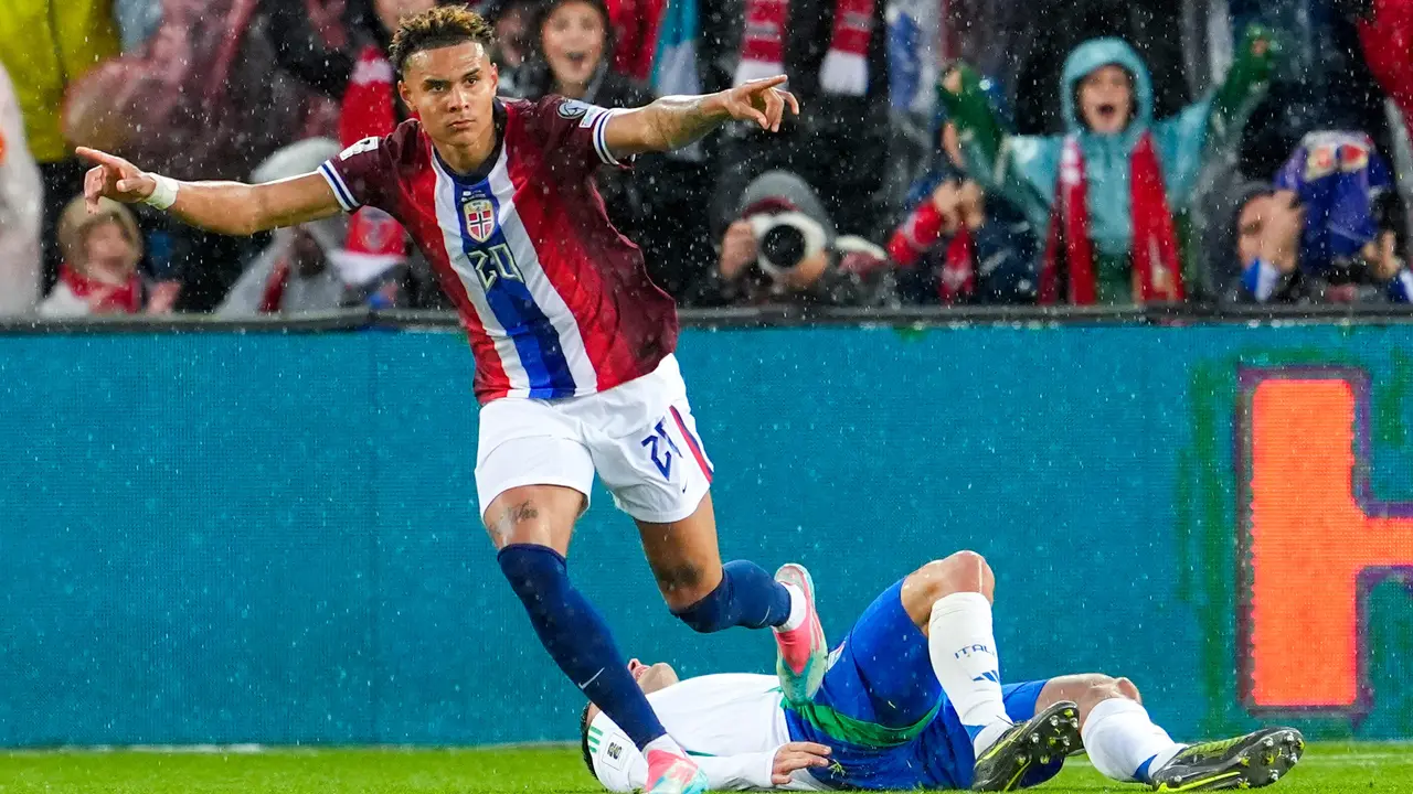 Selebrasi Antonio Nusa usai mencetak gol di laga Norwegia vs Italia di Ullevaal Stadion, Sabtu (07/06/2025). (Lise Aserud/NTB via AP)