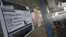 Pamflet pemberitahuan terpasang pada tembok di kawasan Pasar Tanah Abang, Jakarta, Senin (11/5/2020). Pemerintah Provinsi DKI Jakarta kembali memperpanjang penutupan sementara Pasar Tanah Abang hingga 22 Mei 2020 untuk mencegah penyebaran virus corona COVID-19. (Liputan6.com/Immanuel Antonius)