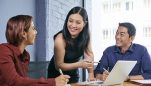 Tak hanya soal IQ dan prestasi akademik—kecerdasan emosional (EQ) juga terbukti jadi kunci sukses di dunia kerja! Yuk, Sahabat Fimela, kita temukan manfaat utama EQ dalam membangun karier yang cemerlang, lengkap dengan langkah praktis untuk mengasah keterampilan emosionalmu mulai hari ini. (Foto dok: Freepik/pressfoto).