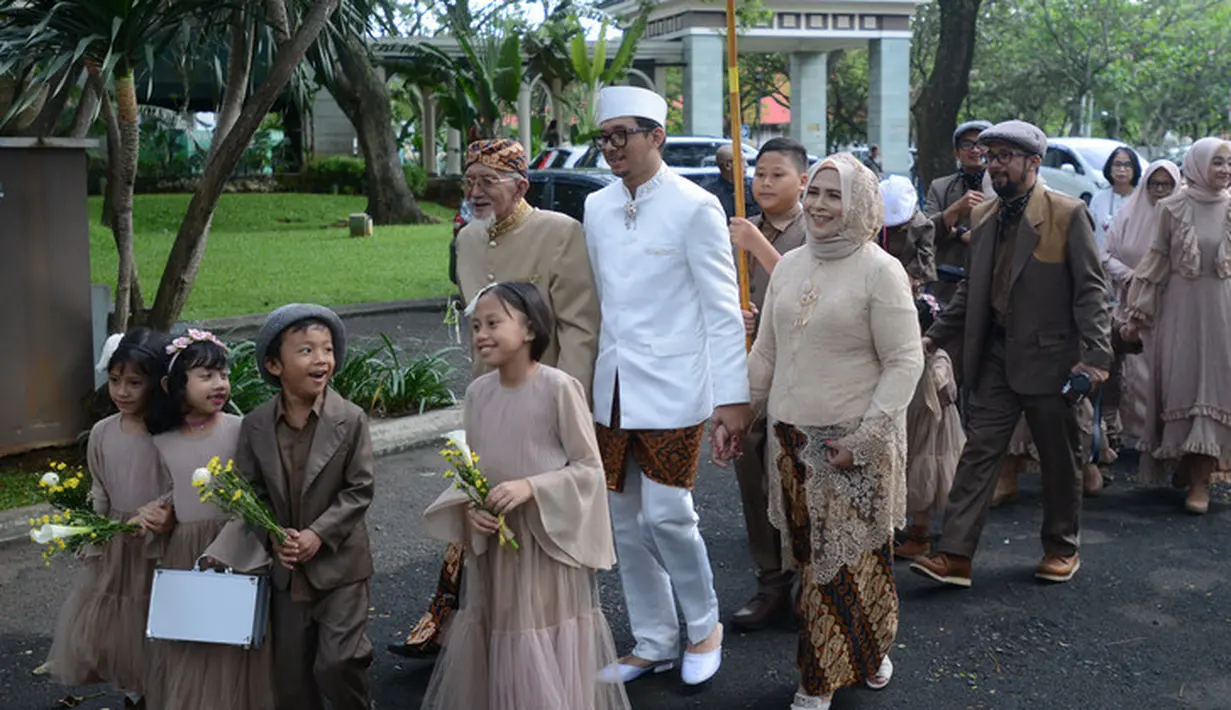 Sebenarnya emas murni bukan keinginan Poppy sepenuhnya. Lantaran dirinya lebih menginginkan motor trail. Namun saat dipikir-pikir dirinya pun lebih memilih 40 gram emas murni. (Bayu Herdianto/KapanLagi.com)