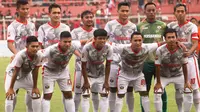 Skuat Persibangga Purbalingga pada Liga 2 2017 yang ditangani mantan playmaker PSIS Semarang, Ahmad Muhariah. (Bola.com/Ronald Seger)