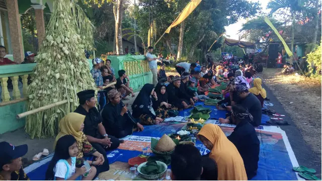 Warga Banyuwangi Berebut Kupat Gunggung, Melihat Peruntungan Setahun ke Depan
