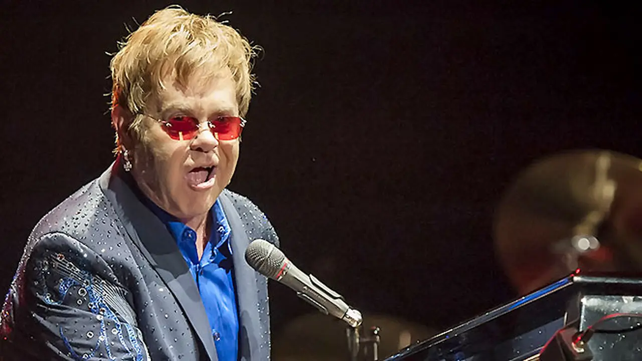 elton-john-131016c.jpg