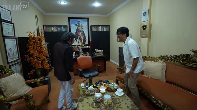  5 Potret ruang tamu Rhoma Irama yang mencerminkan kemewahan klasik seorang legenda musik