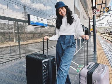 Dalam akun Instagram pribadinya, Maudy Ayunda memang sering mengunggah berbagai kegiatannya. Bahkan, terbaru dirinya diketahui tengah asyik berlibur di Jepang dengan sang suami, Jesse Choi. (Liputan6.com/IG/@maudyayunda)