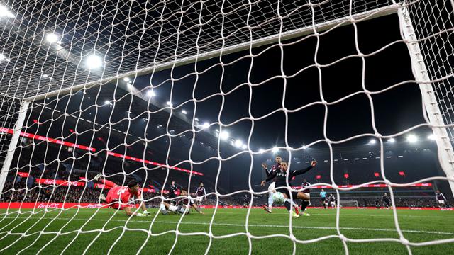 Foto: Joao Pedro Cetak Hattrick, Chelsea Hajar Aston Villa di Liga Inggris