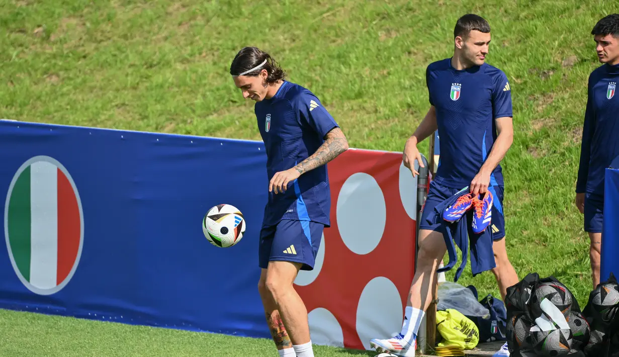 Baik Spanyol maupun Italia akan melaju ke babak selanjutnya atau 16 besar jika berhasil meraih kemenangan dalam laga nanti. (Alberto PIZZOLI / AFP)