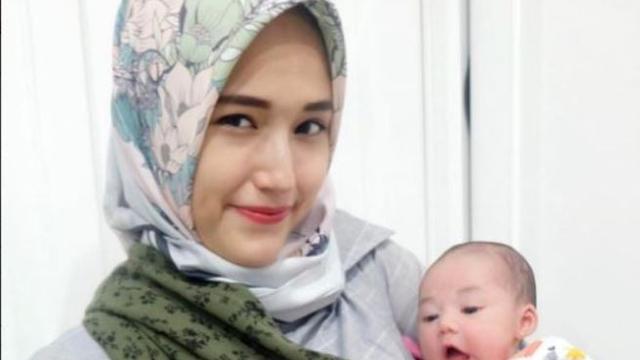 Gelar Akikah  Anak Pasha Ungu Tak Menangis Saat Gunting  