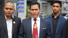 Tim Pembela Kehormatan Profesi Advokat menyampaikan keterangan terkait dugaan penghinaan yang dilakukan Nikita Mirzani di Polda Metro Jaya, Jakarta, Kamis (4/7/2019). Laporan bermula dari tindakan Nikita yang diduga menghina profesi Advokat melalui akun instagramnya. (Liputan6.com/Immanuel Antonius)