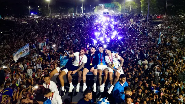 Foto: Melihat Lautan Manusia saat Timnas Argentina Gelar Parade Juara Piala Dunia