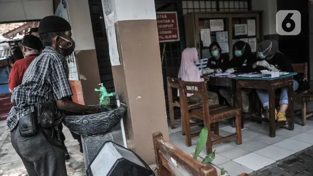 Warga Petamburan Jalani Rapid Test