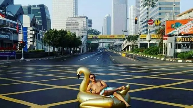 Kelewat Kreatif, 7 Cara Paling Nyeleneh Melawan Hawa Panas