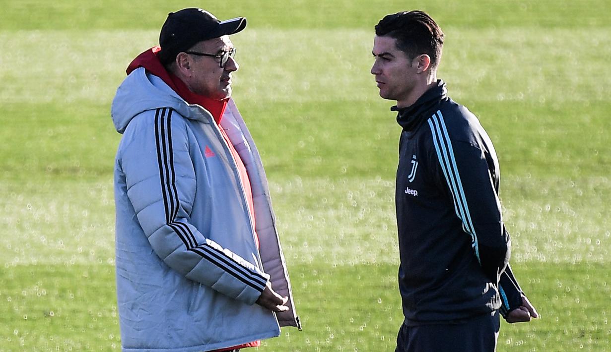 Foto Momen Ronaldo Dan Sarri Akrab Saat Latihan Bola Liputan6 Com