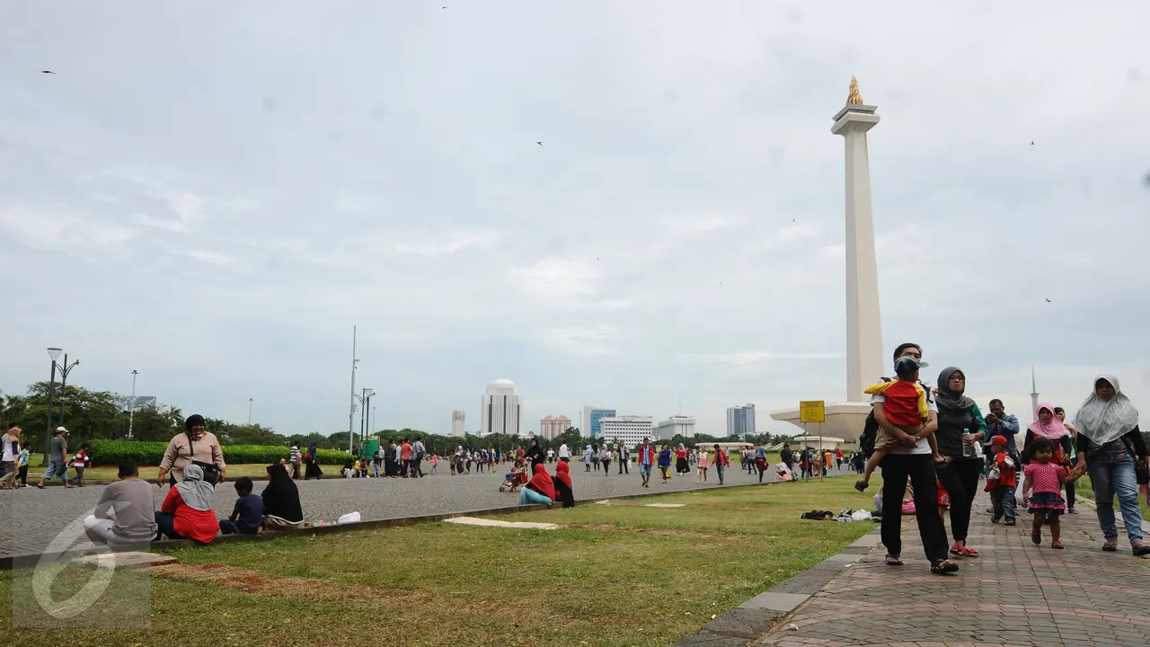 20161225- Libur Natal Monas Masih Jadi Favorit Warga-Jakarta- Helmi Fithriansyah