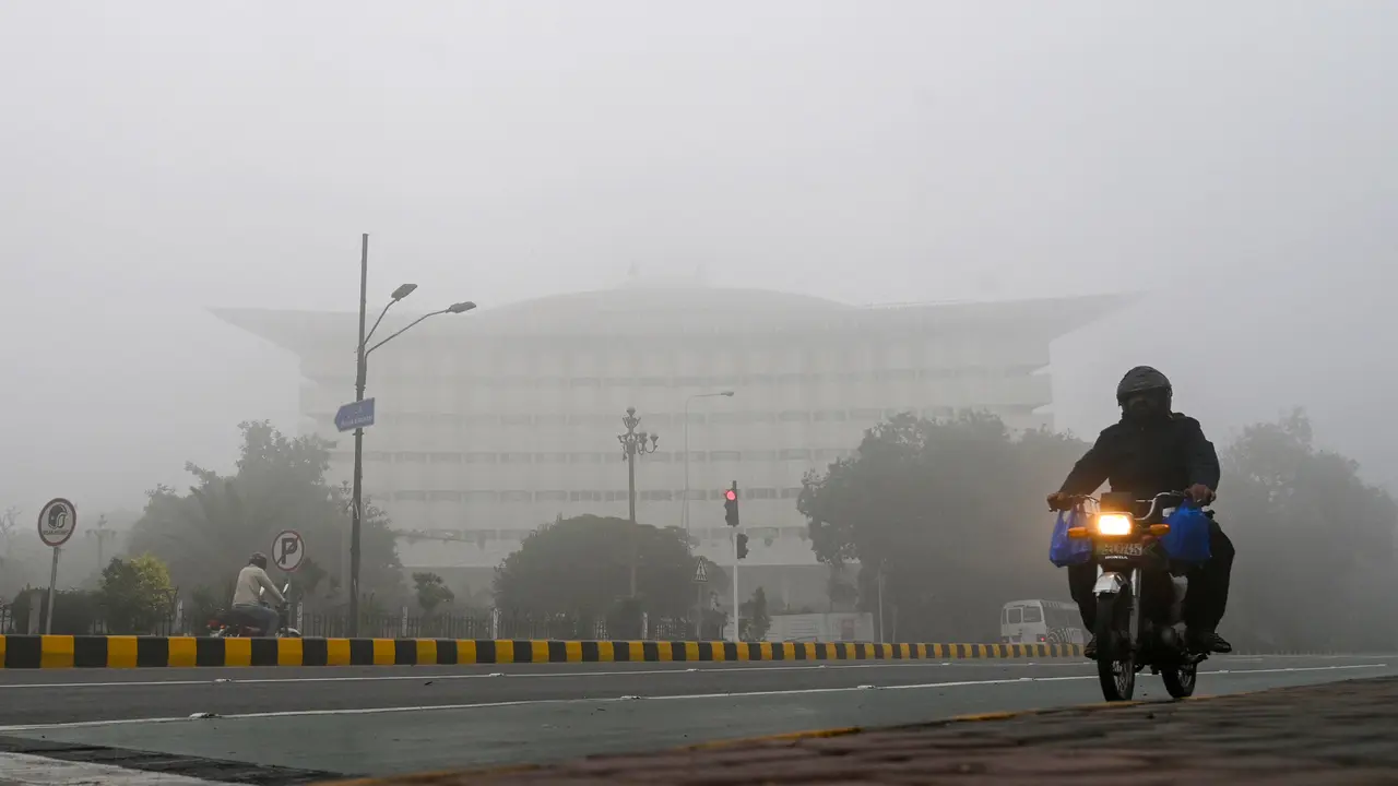 Kian Pekat, Kabut Polusi Udara Selimuti Kota Lahore Pakistan