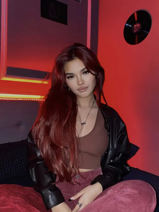 Gaya Swag Queennara Putri Liza Natalia,  credit: @queennara_h