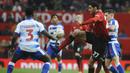 Gelandang Manchester United, Marouane Fellaini, mengontrol bola saat melawan Reading pada laga Piala FA di Stadion Old Trafford, Sabtu (5/1). Manchester United menang 2-0 atas Reading. (AP/Rui Vieira)