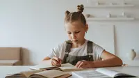 Ilustrasi anak belajar matematika. Credit: pexels.com/Olia