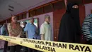 Warga Malaysia mengantre di tempat pemungutan suara untuk memilih perdana menteri, Kuala Lumpur, Rabu (9/5). Pemerintah menetapkan hari ini sebagai hari libur agar warganya bisa memenuhi tanggung jawab mereka sebagai pemilih. (AP Photo/Vincent Thian)