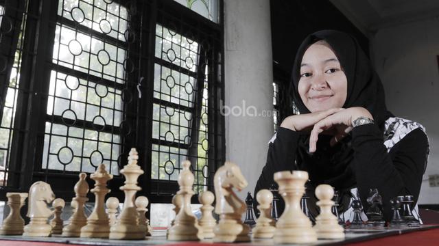 Medina Warda Aulia, Pecatur Wanita, Grandmaster