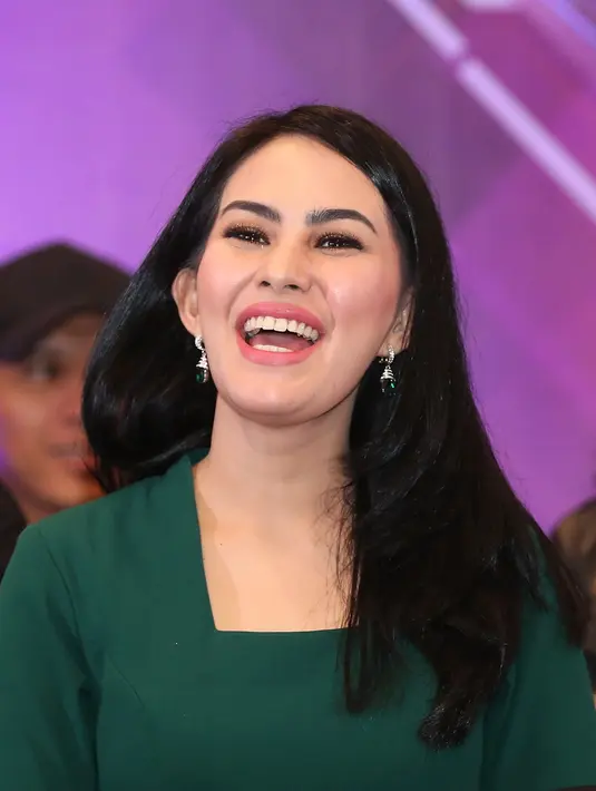 Wanita berusia 26 tahun mengatakan dengan hadirnya Arjua dan Arka membuat dirinya semakin betah di rumah. Mulai saat ini ia juga sudah memikirkan soal pendidikan sang anak. (Bambang E.Ros/Bintang.com)