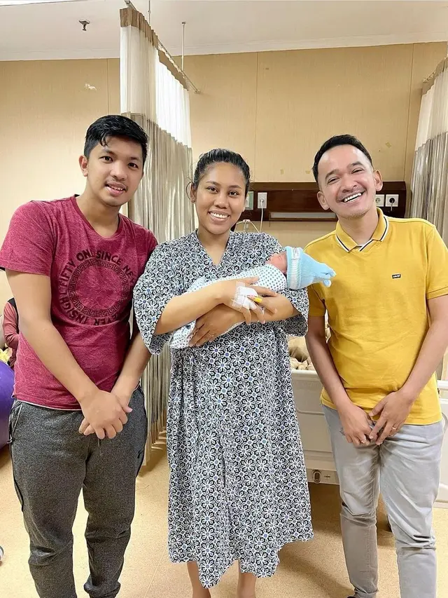 6 Potret Evi Masamba Usai Melahirkan Anak Kedua, Sudah Kembali Syuting