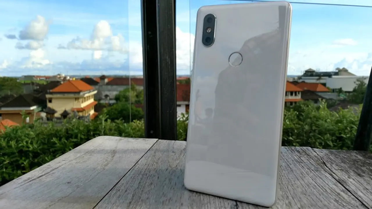 Xiaomi Mi MIX 2S. Liputan6.com/Yuslianson