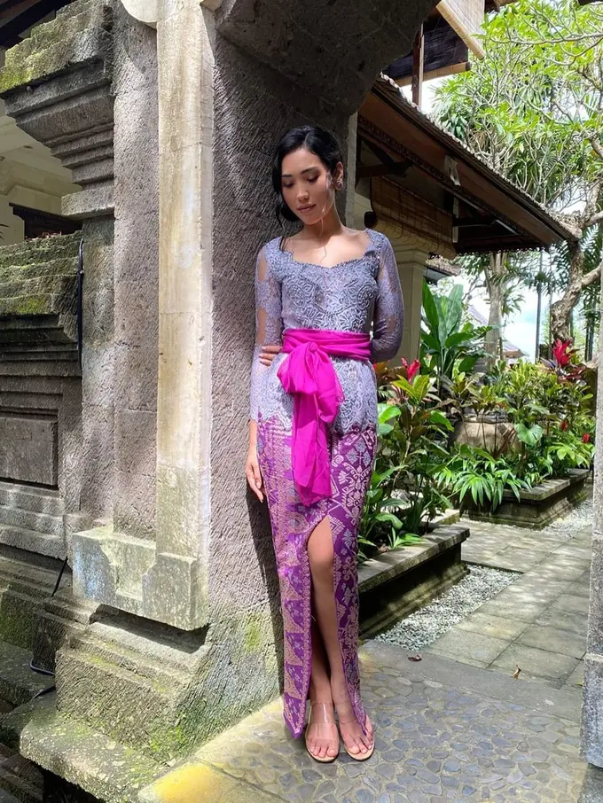 Rebut Mahkota Puteri Indonesia 2022, Cantiknya Laksmi Shari De Neefe Suardana dalam Balutan Busana Bali