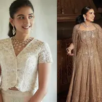 Putra orang terkaya di dunia Mukesh Ambani, Anant Ambani menggelar pesta pra nikah bersama sang kekasih Radhika Merchant selama 3 hari berturut-turut, mulai 1 Maret 2024. Bride-to-be Radhika Merchant yang cantik mencuri perhatian dengan pakaiannya yang menakjubkan selama pesta pra nikah.