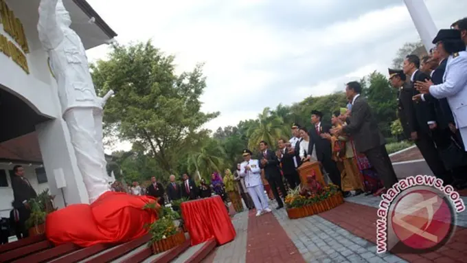 Peresmian Patung Pendiri IPDN