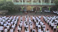 Pelaksanaan Apel serentak ini dilakukan di 33 Sekolah yang terdiri dari 6 SMP, 18 SMK, 6 SMA dan 3 Madrasah yang ada dikota Tangerang. (Foto:Liputan6/Pramita&nbsp;Tristiawati)