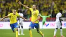 Penyerang Swedia, Ola Toivonen, merayakan gol yang dicetaknya ke gawang Prancis pada laga kualifikasi Piala Dunia 2018 di Stadion Friends Arena, Solna, Jumat (9/6/2017). Swedia menang 2-1 atas Prancis. (AFP/Jonathan Nackstrand)