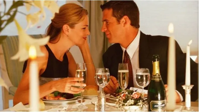 3 Macam Dress yang Bikin Dinner Kamu dengan Gebetan Berhasil