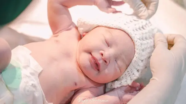 Bunga Jelitha Ibrani Melahirkan Anak Pertama