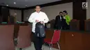 Mantan politisi Partai Demokrat, Anas Urbaningrum usai mengikuti sidang perdana pengajuan Peninjauan Kembali (PK) kasus korupsi dan pencucian uang proyek P3SON Hambalang di Pengadilan Tipikor, Jakarta, Kamis (24/5). (Liputan6.com/Helmi Fithriansyah)
