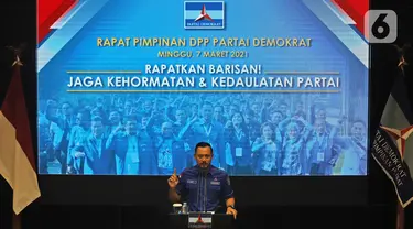 Ketum Partai Demokrat Agus Harimurti Yudhoyono atau AHY menggelar rapat pimpinan secara maraton di Deli Serdang di Gedung DPP Demokrat, Menteng, Jakarta Pusat, Minggu (7/3/2021). Rapat tersebut untuk menyikapi KLB Partai Demokrat Deli Serdang. (Liputan6.com/Herman Zakharia)