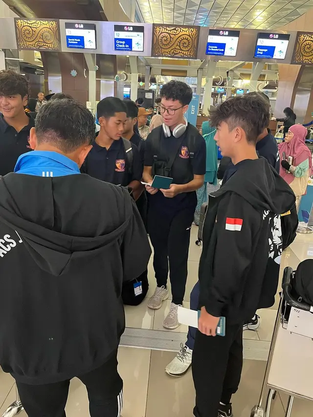 Potret Angelina Sondakh antar Keanu ke bandara untuk ikut tanding ke Singapura (Sumber: Instagram/@angelinasondakh09)