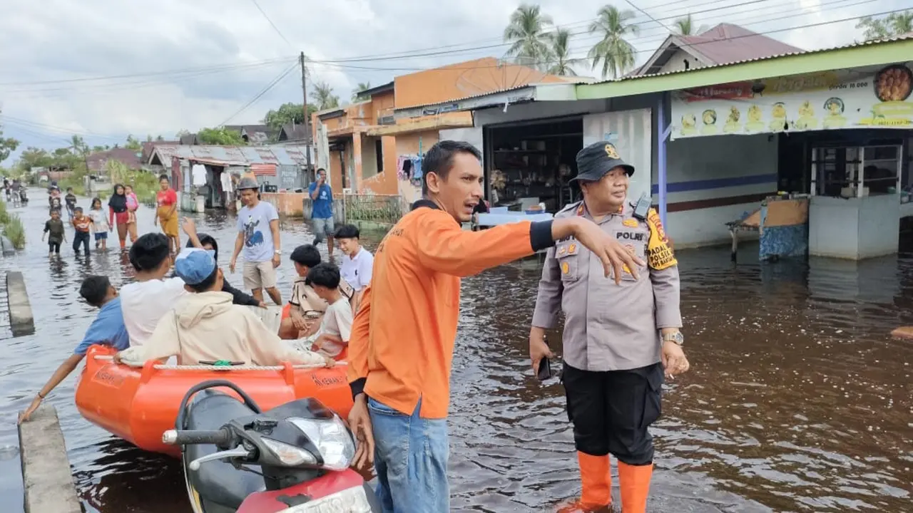 Kondisi bencana banjir di salah satu lokasi Kabupaten Rokan Hilir.
