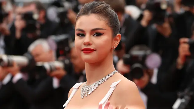 Pesona Selena Gomez di Festival Film Cannes