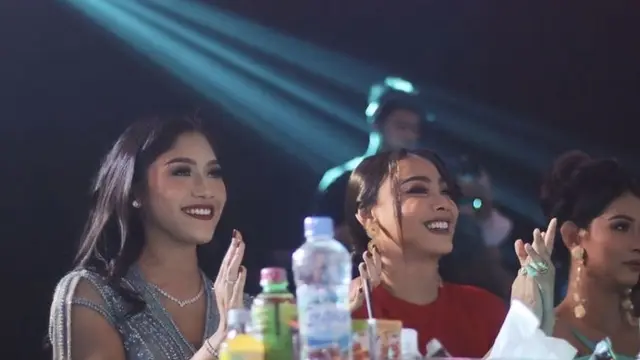 Gaya Elegan Erina Gudono Dibalut Gaun Biru dan Makeup Bold saat Jadi Juri Preliminary Putri Indonesia 2023, credit: Instagram (@erinagudono)