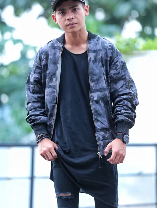 Lelaki yang mengawali kariernya dari ajang pemilihan Cover Boy sebuah majalah tahun 2011 itu menjanjikan kejutan bagi para penggemarnya. (Adrian Putra/Bintang.com)