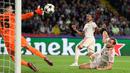 Tertinggal satu gol, Bayern Munchen bangkit. Pada menit ke-18, Harry Kane berhasil mencetak gol penyeimbang. (Josep LAGO/AFP)