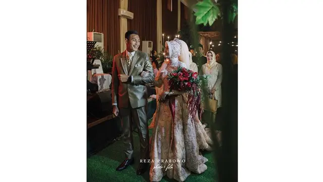 5 Potret Romantis Bek Tangguh Persebaya, Hansamu Yama Bersama Sang Istri