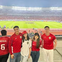 Intip gaya double date Fuji An-Verrel Bramasta dan Fadly Faisal-Maudy Effrosina pakai jersey (@fuji_an)